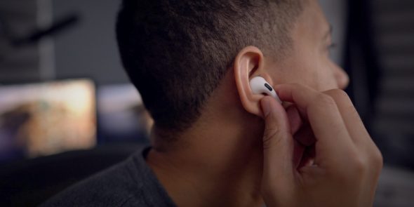 ميزة التبديل التلقائي لسماعات AirPods بين أجهزة أبل المختلفة