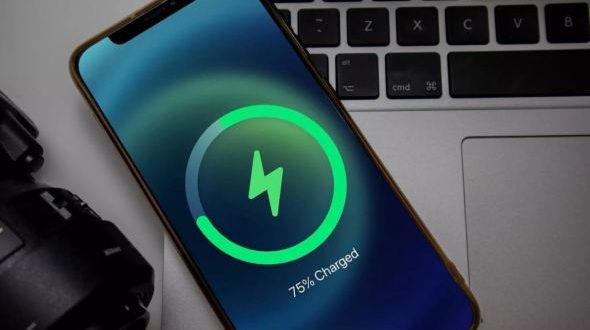 براءة اختراع لشحن الآي-فون بمجرد وضعه على ماك بوك أو الآي باد