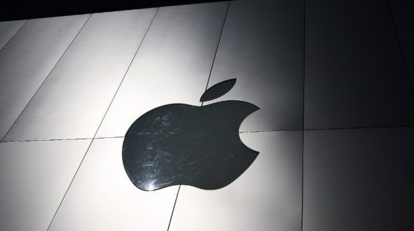 أبل تُقاضي موظفي سابق لديها باع أسرارها لتحقيق مكاسب شخصية