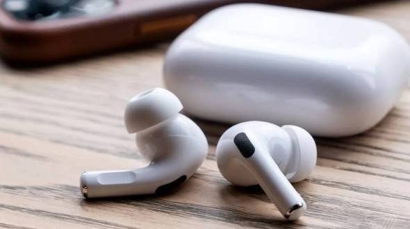 كيف تجعل بطارية سماعة AirPods تدوم لفترة أطول