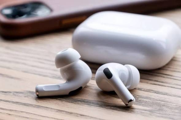 كيف تجعل بطارية سماعة AirPods تدوم لفترة أطول