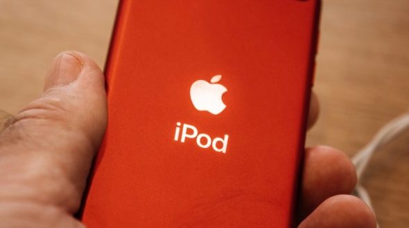 لماذا بدأت أبل في التخلي عن حرف "i" في منتجاتها