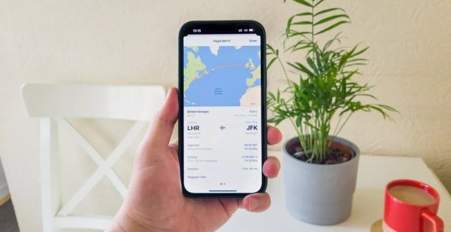 ميزة مخفية في الآي-فون تتيح لك تتبع رحلات الطيران في الوقت الفعلي