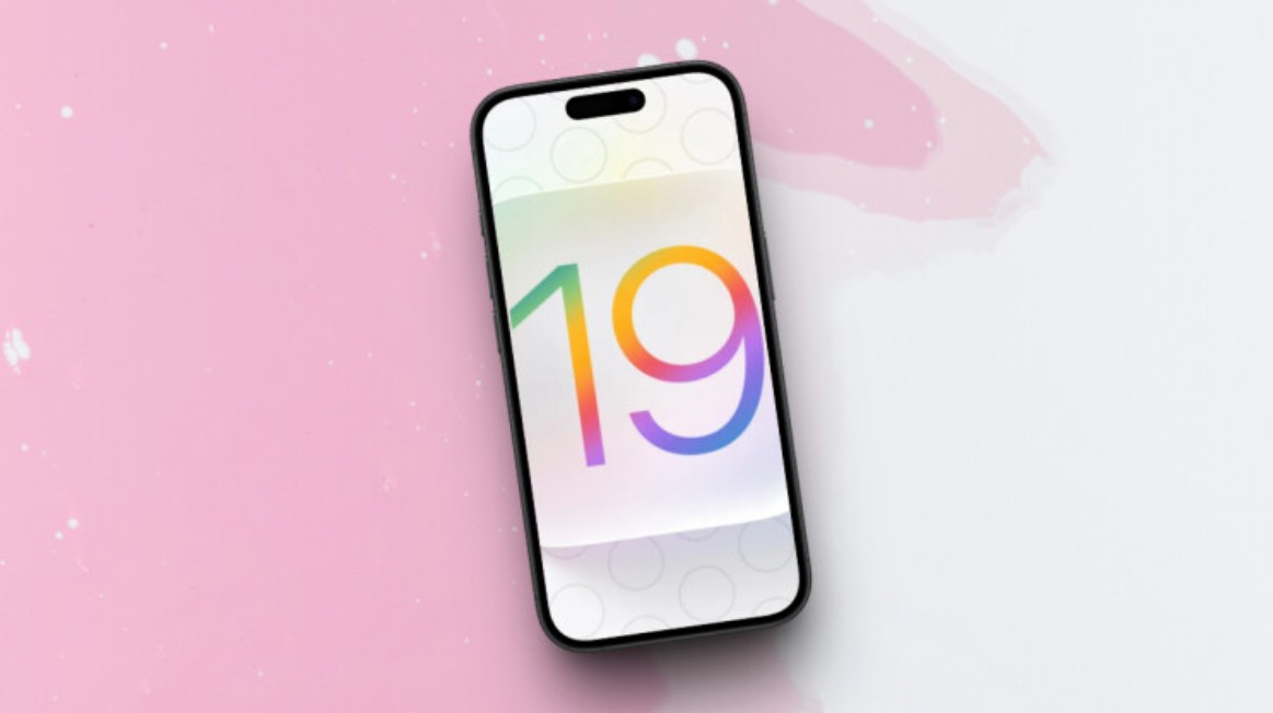 من iPhoneIslam.com، يعرض هاتف ذكي الرقم 19 على خلفية نابضة بالحياة، في إشارة إلى أحدث إصدار من نظام التشغيل iOS 19. وتضيف لمسة من الطلاء الوردي لمسة فنية على الجانب الأيمن.