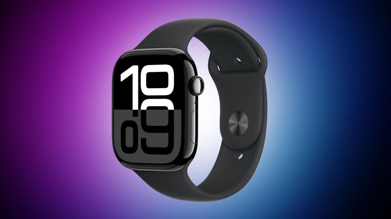 من iPhoneIslam.com، تظهر ساعة Apple Watch Series 11 المزوّدة بشاشة ساعة رقمية كبيرة على خلفية متدرجة باللونين الأرجواني والأزرق.